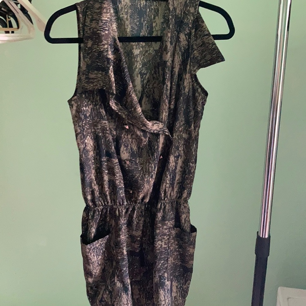 Mini dress with collar and pockets